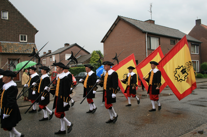 Optocht tijdens bondsschuttersfeest 15 juni 2008 te Dieteren