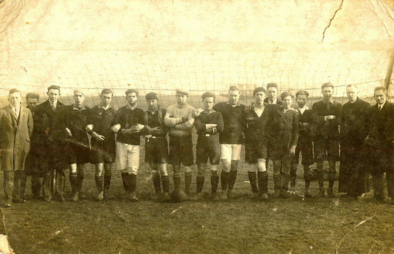 foto van voetbalvereniging Diectra uit circa 1935                       Met dank aan: Lei Leurs