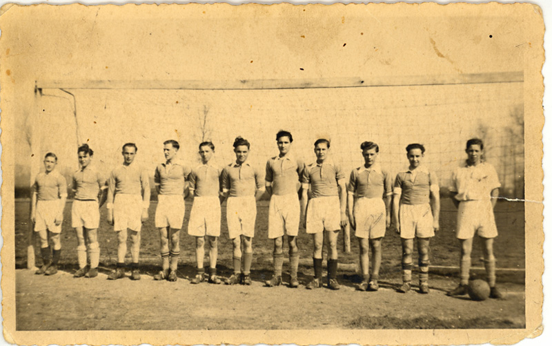 foto van voetbalvereniging Deetere uit ongeveer 1950                       Met dank aan: mevr. Rooijen-Schulpen