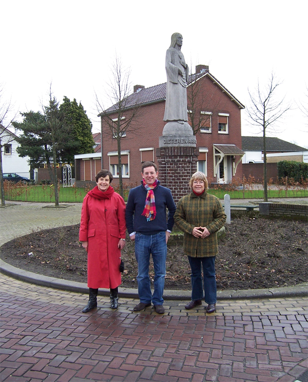 Rick Wates met moeder en tante op bezoek in Dieteren
