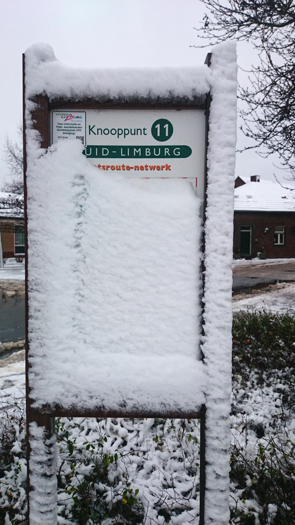 Knooppuntroute bedekt met sneeuw 27 december 2014