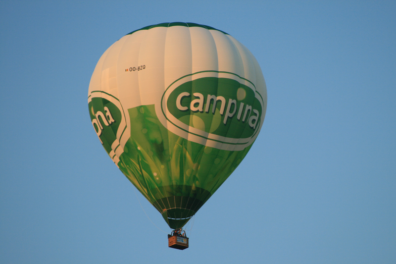 luchtballon met Campina logo boven Dieteren