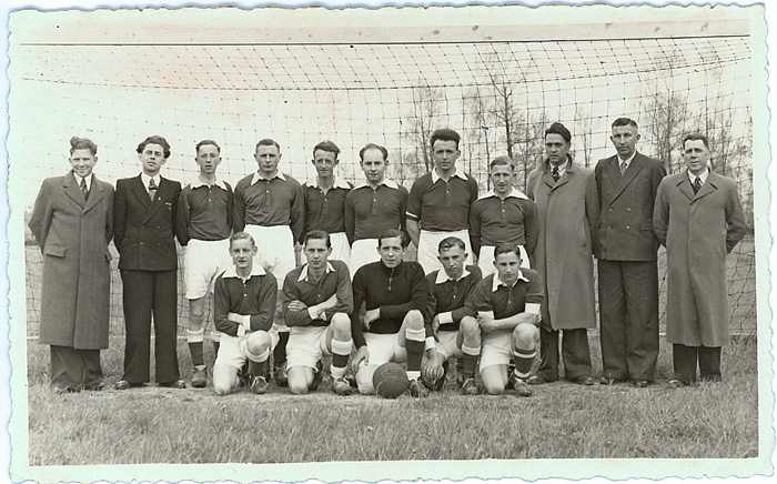 foto van voetbalvereniging Deetere uit ongeveer 1950                       Met dank aan: familie Fiddelers