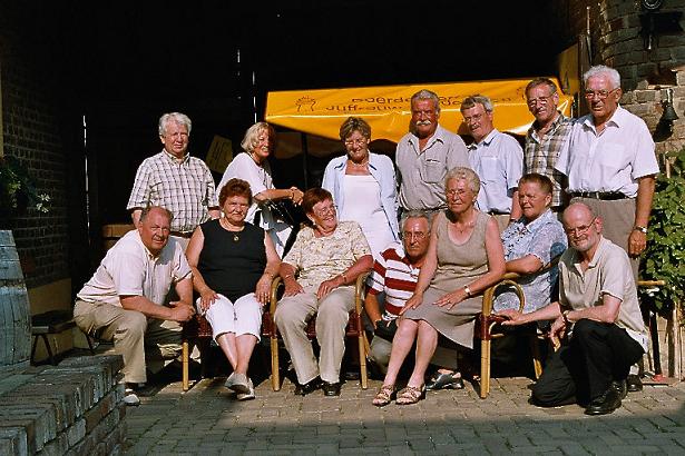 Groepsfoto reunie 2005 van de schoolklas uit 1953-1954 foto:Pierre Schreuders