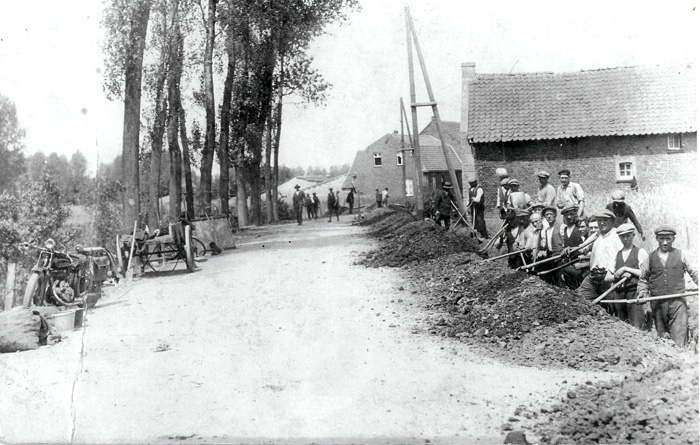 Aanleg waterleiding in Dieteren 1929--- met dank aan: Mevr. Jose Schreuders