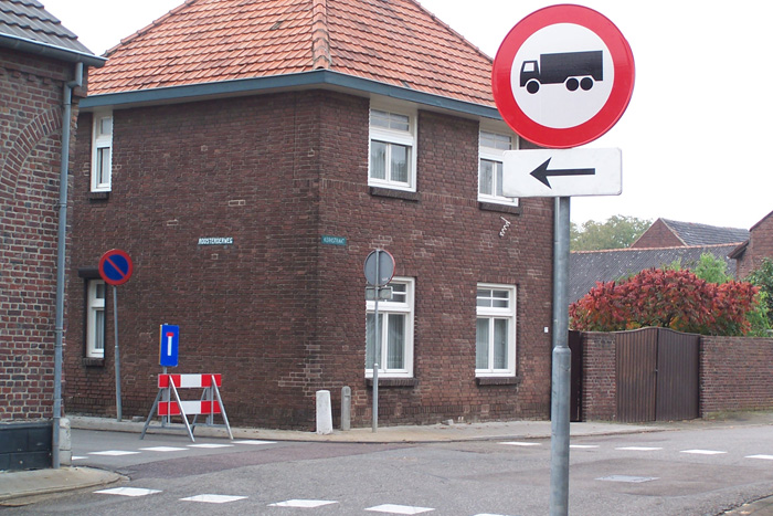 Roosterderweg afgesloten voor vrachtverkeer.