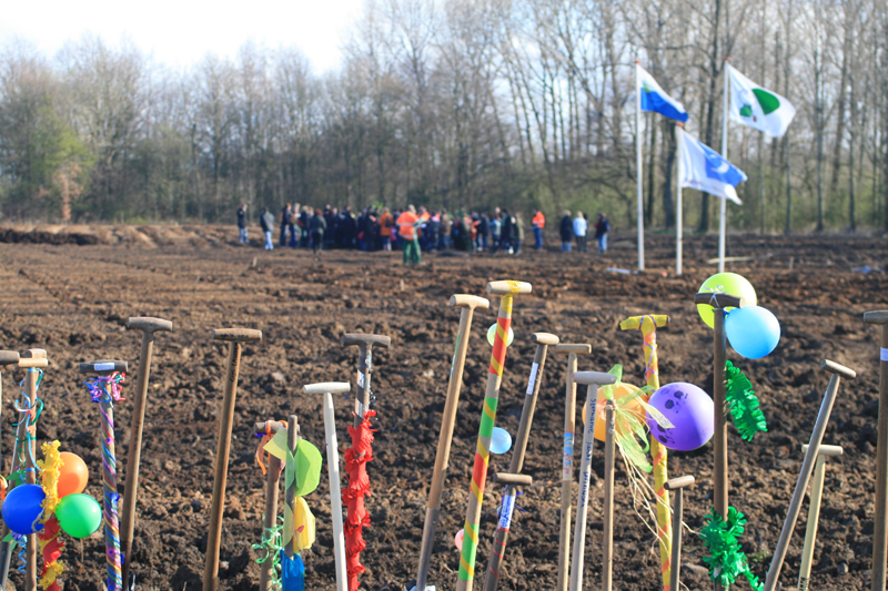 Leerlingen basisscholen krijgen tekst en uitleg over de uit te voeren plantwerkzaamheden