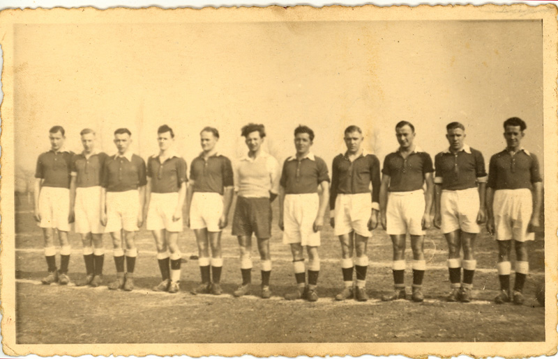 foto van voetbalvereniging Deetere uit circa 1940                       Met dank aan: Frans van Helden