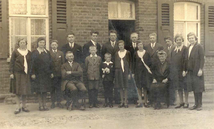 Familie Klinkers uit Dieteren in 1928 ---  met dank aan: Mevr. Jose Schreuders