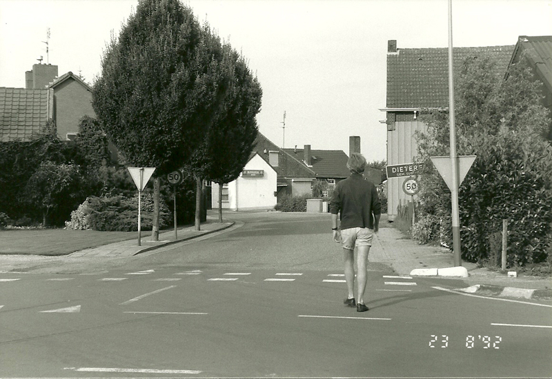 Kruispunt Kerkstraat met Maaseikerweg.