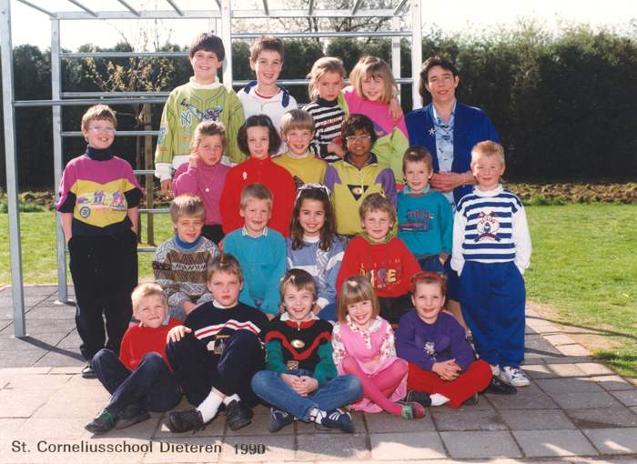 Klassefoto 1989-1990 groep 3 en 4 en 5