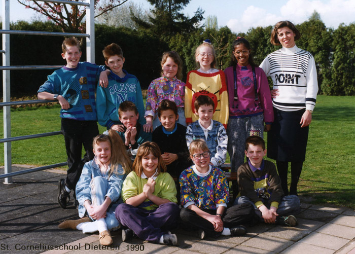 Klassefoto 1989-1990 groep 7 en 8