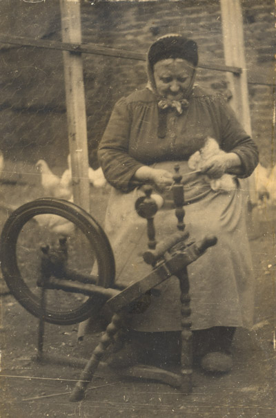 Liesbetje van den Doam ---  met dank aan: Mevr. Marjo Klinkers-Damen