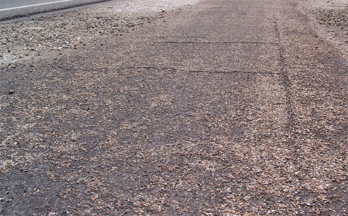 Fietspad naast Maaseikerweg wordt eerst aangepakt