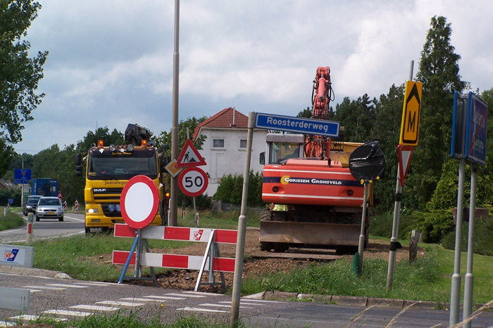 Begin van het opbreken van het oude fietspad voorbij de Roosterderweg.