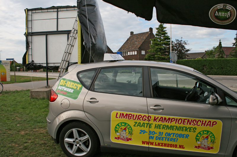 Onthulling promotiebord vanwege LKZH 2010 in Deetere