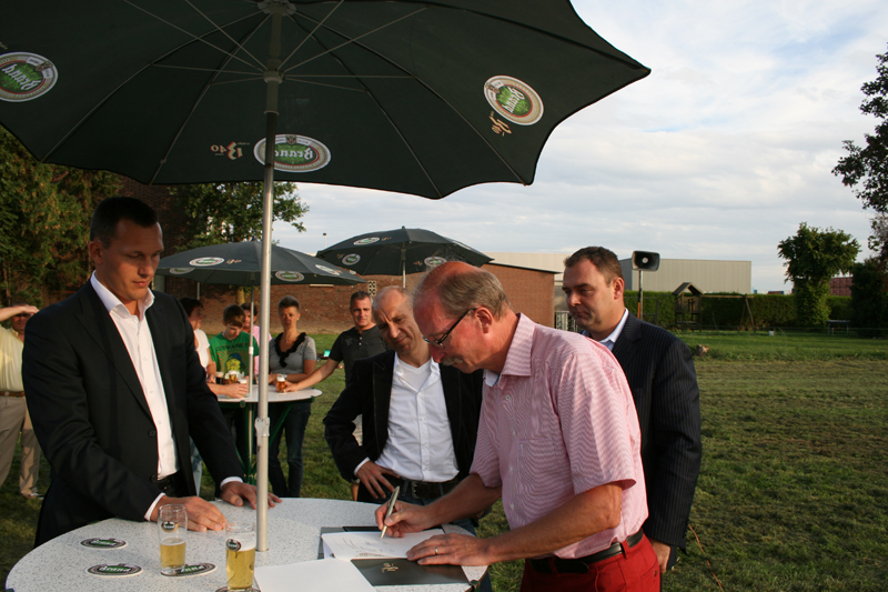 Ondertekening contract Brand en Jonk Vleisj