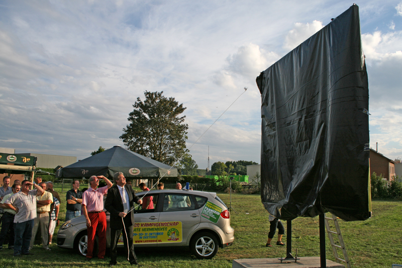 Onthullen bord door wethouder Peter Pustjens