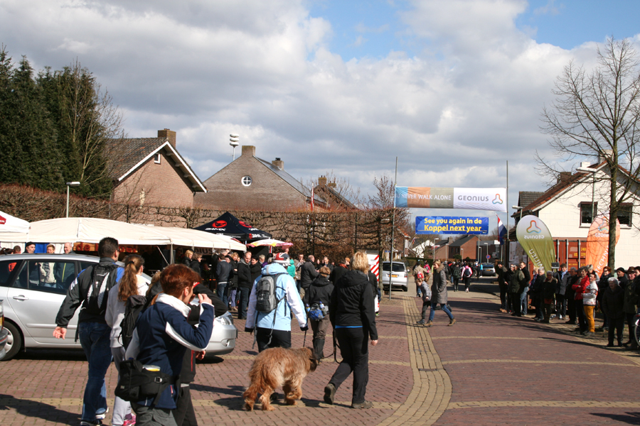 Hier passeren ze ook spandoek met de tekst: See you again in de Koppel next year.