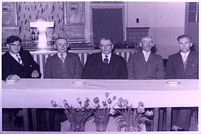 foto van postduivenvereniging Deetere uit circa 1960                       Met dank aan: familie Geurts