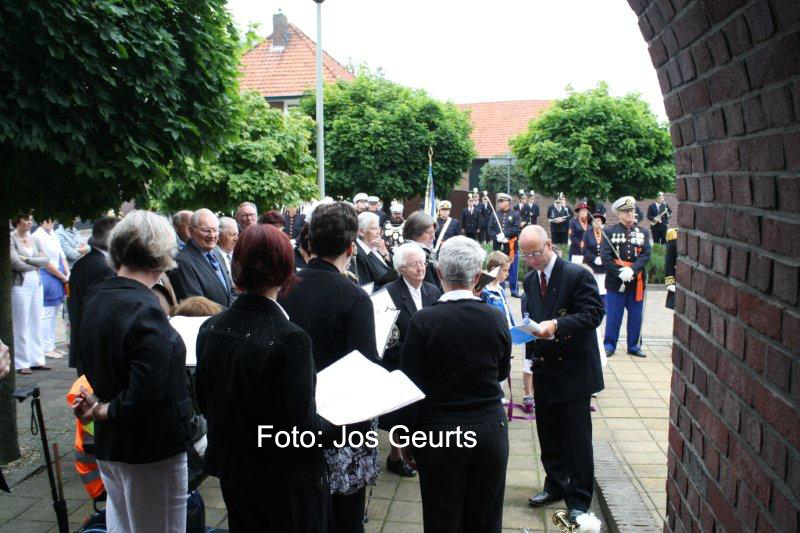 Zang en muziek, hier bij laatste rustplaats aan de kerk