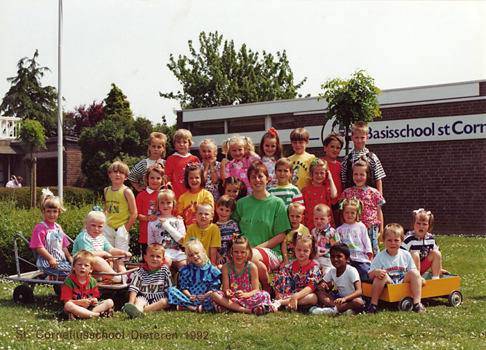 Klassefoto 1992 groep 1 en 2