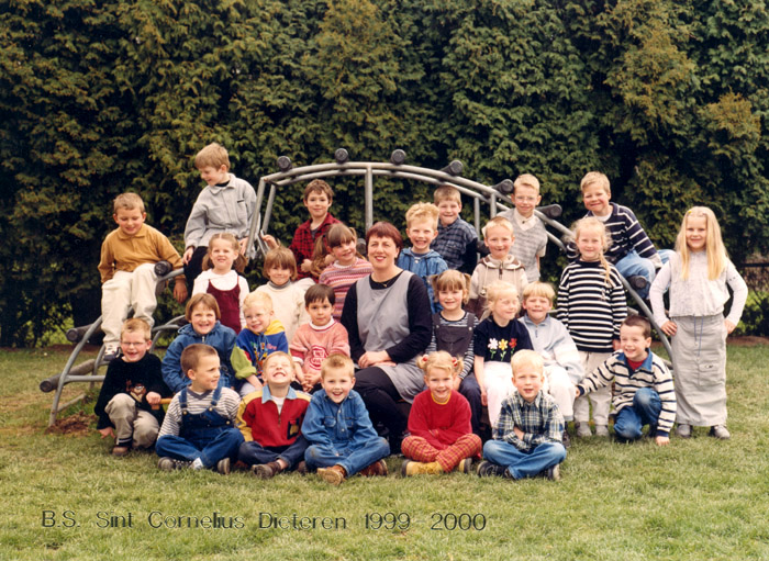 Klassefoto 1999/2000 groep 1 en 2