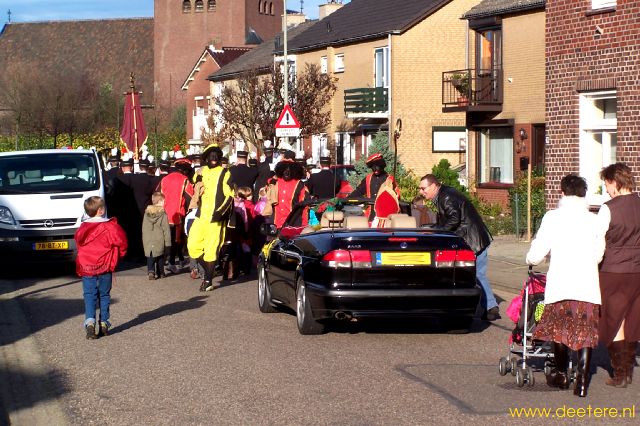 Optocht trekt door het dorp