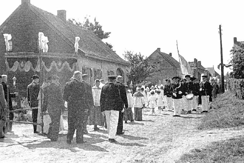 Sacramentsprocessie 1953 in Deetere ---  met dank aan: Dhr. Theo Hoedemakers