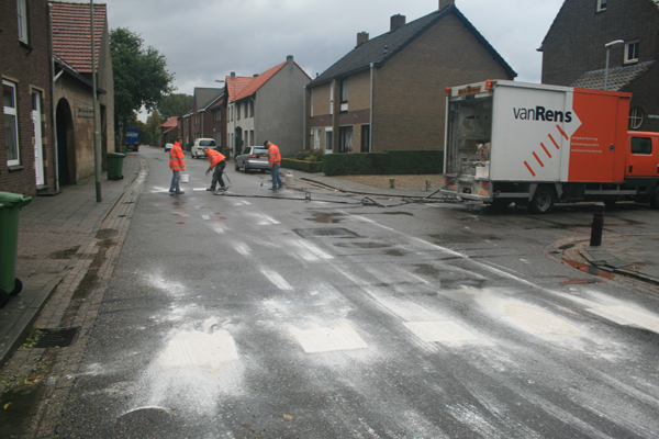 Aanbrengen blokmarkering kruispunt.