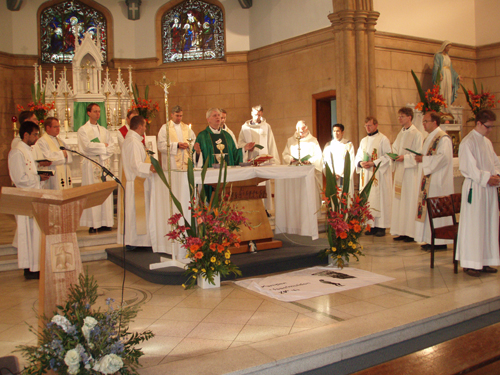 Limburgse priesters met pastoor Kanke als hoofdcelebrant.