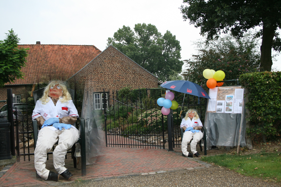 Zuster Anja zuut Sarah.